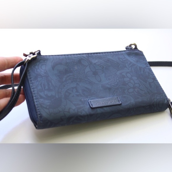 The Sak Iris Crossbody - Picture 5 of 8
